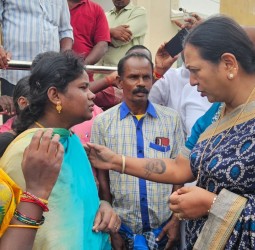 பிரேமலதா நேரில் சந்தித்து ஆறுதல்