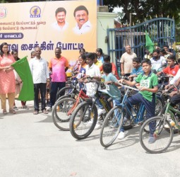 அண்ணா பிறந்தநாளையொட்டி நடந்த சைக்கிள் போட்டி