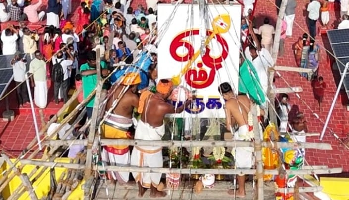ஓ.பி.எஸ். ஆதரவாளர்கள் நேற்று பொதுச்செயலாளர் பழனிசாமி முன்னிலையில் அதிமுகவில் இணைந்தனர்