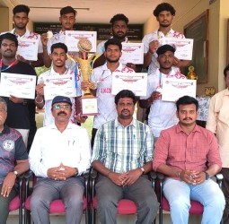 காமராசர் பல்கலை அளவிலான் பளுதூக்கும் போட்டி