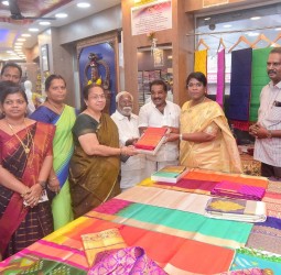 நாகர்கோவில் கோஆப்டெக்ஸ் அங்காடியில் தீபாவளி தள்ளுபடி முதல் விற்பனை