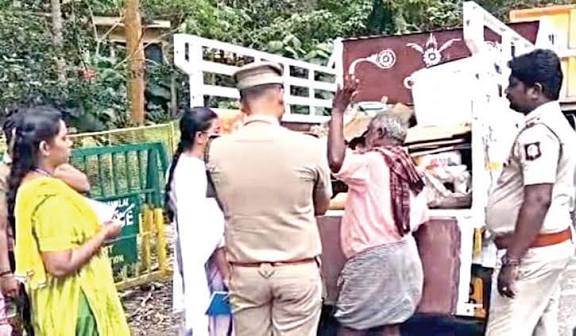 கம்பம்மெட்டு மலைச்சாலையில் கேரள கழிவுகள் குறித்து அதிகாரிகள் ஆய்வு