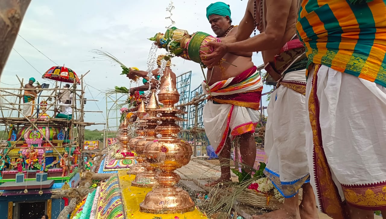காட்டாம்பூரில் நூறாண்டுகளுக்குப் பிறகு பிரம்மாண்டமாக நடைபெற்ற கும்பாபிஷேக விழா!    சுற்றுவட்டாரங்களைச் சேர்ந்த பல்லாயிரக்கணக்கானோர் பங்கேற்பு!