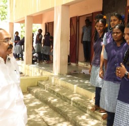 வீரசோழன் அரசு மகளிர் பள்ளி கூடுதல் கட்டிட கட்டுமானப் பணிகளை அமைச்சர் தங்கம் தென்னரசு பார்வை