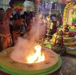 உக்கல் அருள்மிகு ஸ்ரீ காமாட்சி அம்பாள் கோயில் நவராத்திரி கொலு பூஜை திருவிழாவில் வேள்வி யாகம்: