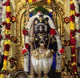 கர்நாடக மாநிலம் உடுப்பி கிருஷ்ணன் கோவிலில், குழந்தை வடிவில் கண்ணன் காட்சி