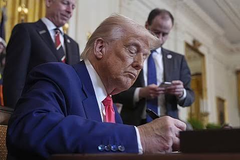 இந்தியா மீது 25% வரியை ரத்து செய்து அதிபர் கையெழுத்து