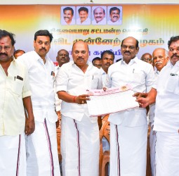 மாற்றுக் கட்சிகளைச் சேர்ந்த 1,000-க்கும் அதிகமானோர் நேற்று திமுகவில் இணைந்தனர்