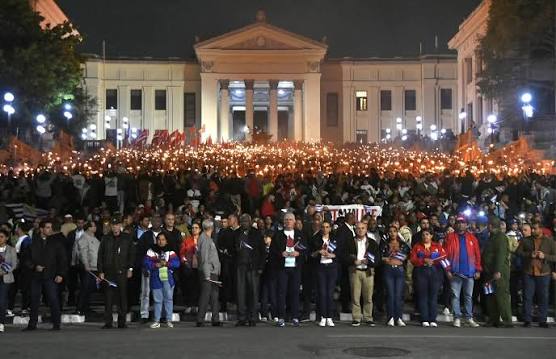 அமெரிக்க ஏகாதிபத்தியத்திற்கு எதிராக கியூபாவில் பிரம்மாண்ட தீப்பந்த பேரணி