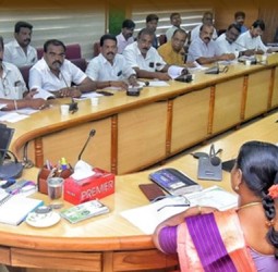 வாக்குப்பதிவு அலுவலர்கள் மற்றும் உதவி வாக்குப்பதிவு அலுவலர்களுடன் கலெக்டர் அழகுமீனா கலந்துரையாடினார்