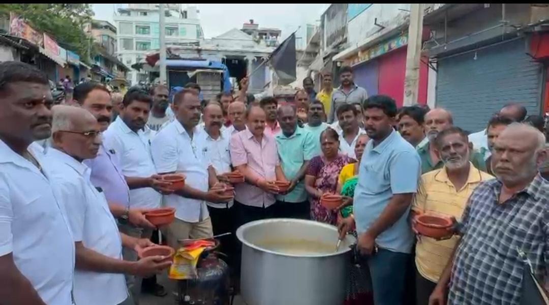 கன்னியாகுமரியில் நேற்று வியாபாரிகள் கஞ்சி காய்ச்சி போராட்டம்