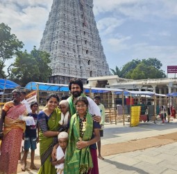 சுப்பிரமணிய சுவாமி கோயிலில் நேற்று நடிகர் சிவகார்த்திகேயன், குடும்பத்தினருடன் சுவாமி தரிசனம்