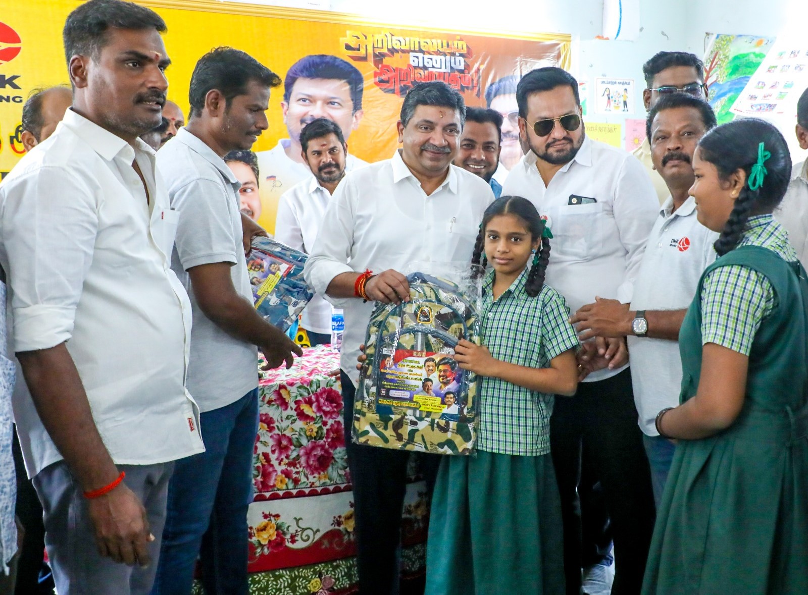 மதுரை மாநகர் மாவட்ட திமுக அயலக அணி சார்பில் நடந்த துணை முதலமைச்சர் உதயநிதி பிறந்தநாள் விழா