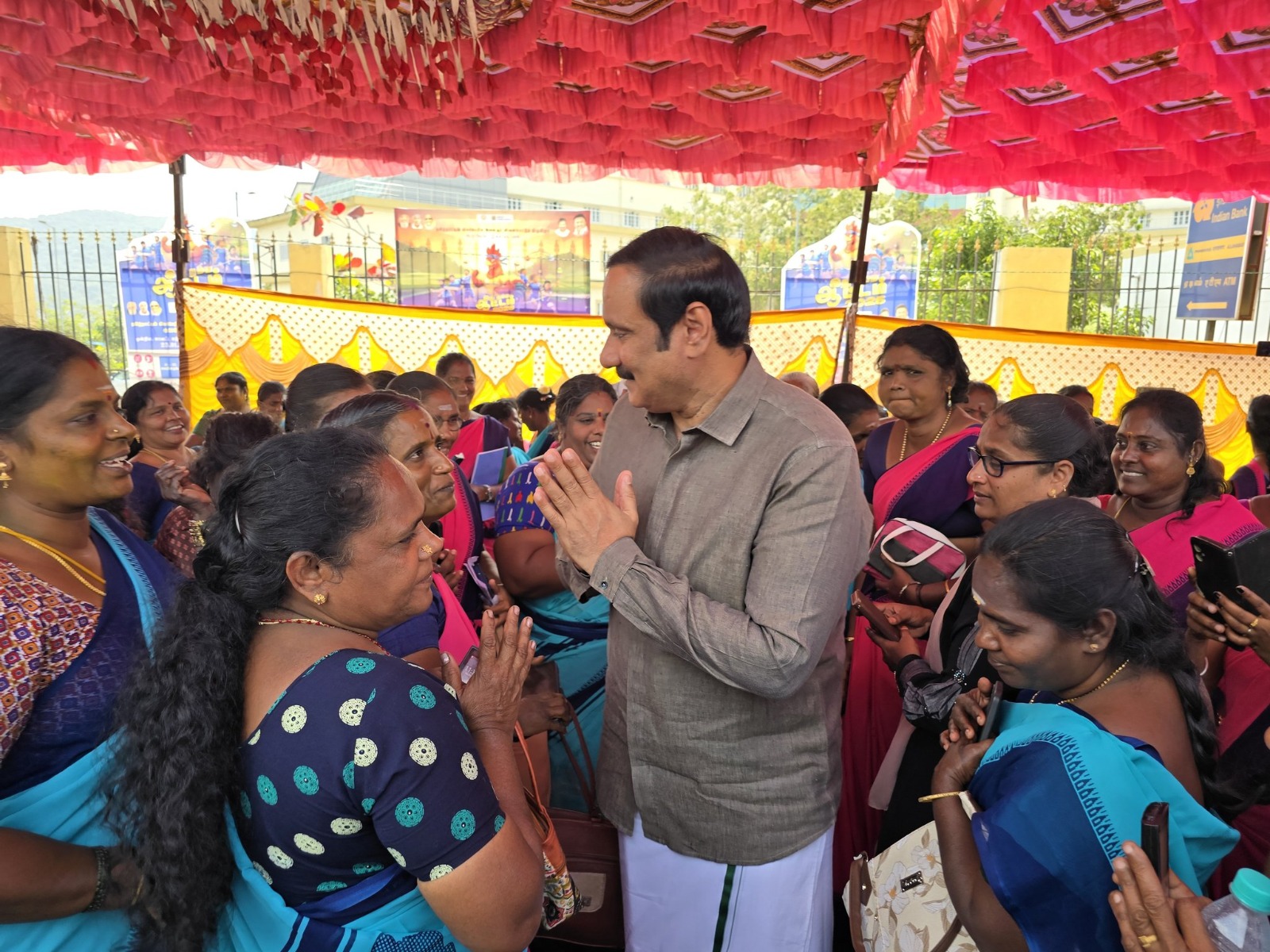 போராட்டம் நடத்திய அங்கன்வாடி பணியாளர்கள் மற்றும் கிராம ஊராட்சி உதவியாளர்களுக்கு பாமக தலைவர் அன்புமணி ஆதரவு