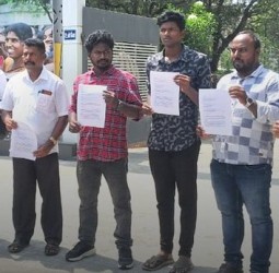 இந்திய மாணவர் சங்கம்,தீண்டாமை ஒழிப்பு சங்கத்தினர் நேற்று கலெக்டரிடம் மனு