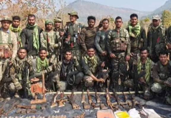 சத்தீஸ்கா்: 51 நக்ஸல்கள் சரண்