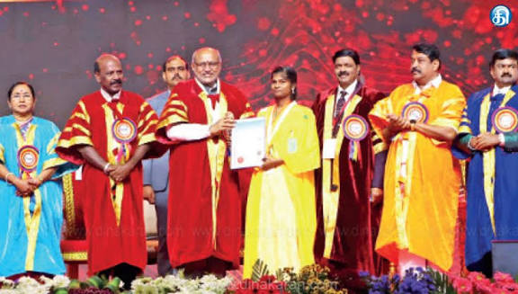 எம்.ஜி.ஆர் பல்கலைக்கழக 34வது பட்டமளிப்பு விழா: ‘இஸ்ரோ’ தலைவர் டாக்டர் நாராயணன், டைரக்டர் கே.பாக்யராஜூக்கு கவுரவ டாக்டர் பட்டம்  வேந்தர் ஏ.சி. சண்முகம் வழங்கினார்