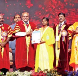 எம்.ஜி.ஆர் பல்கலைக்கழக 34வது பட்டமளிப்பு விழா: ‘இஸ்ரோ’ தலைவர் டாக்டர் நாராயணன், டைரக்டர் கே.பாக்யராஜூக்கு கவுரவ டாக்டர் பட்டம்  வேந்தர் ஏ.சி. சண்முகம் வழங்கினார்