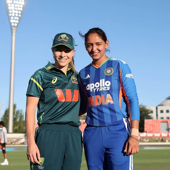 இந்திய மகளிரணி பந்துவீச்சு..! ஆஸ்திரேலிய மகளிர் அபார பேட்டிங்!