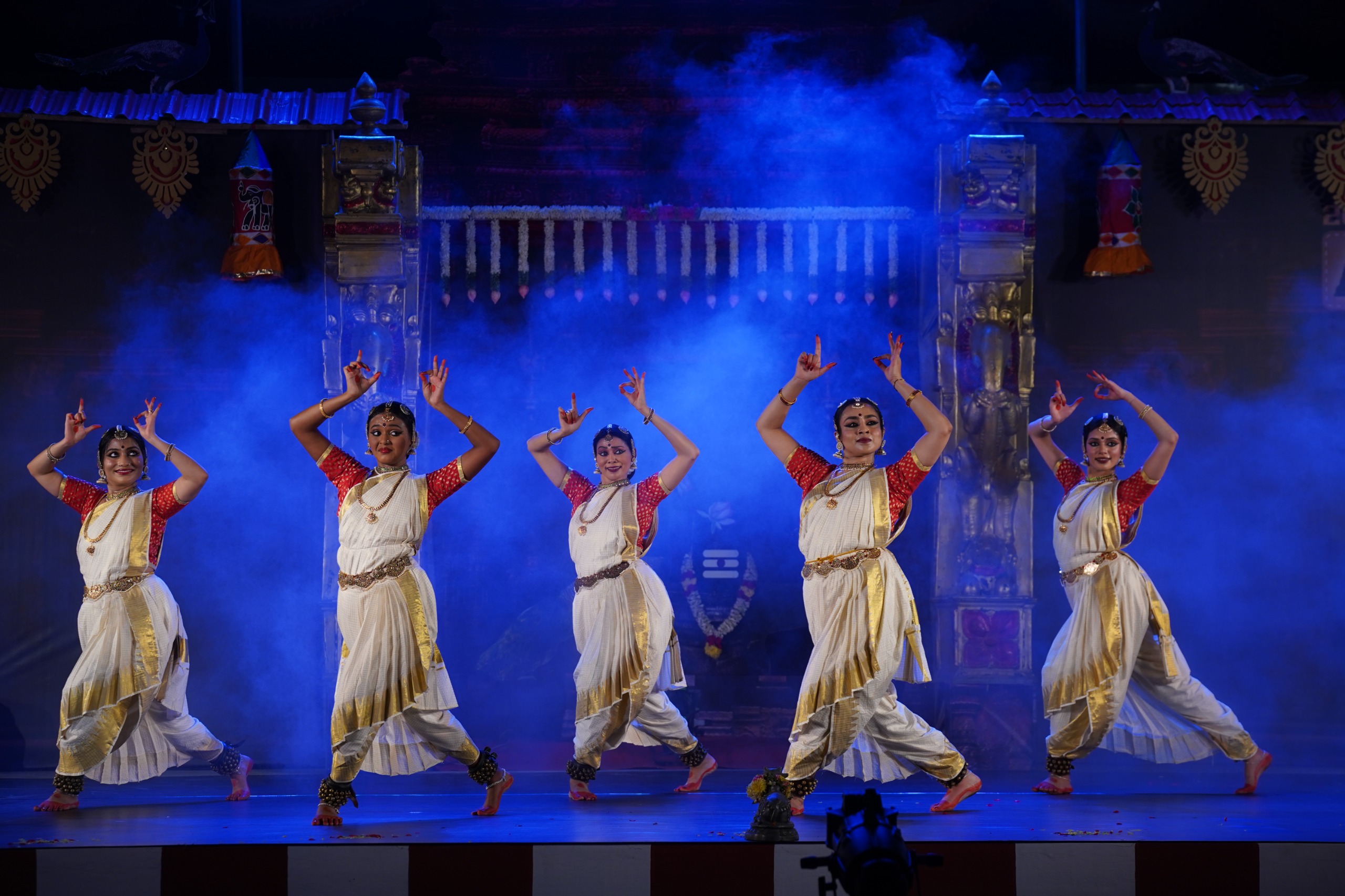 மயிலாடுதுறையில் களை கட்டிய 2-ஆம் நாள் மயூர நாட்டியாஞ்சலி ஏராளமான நாட்டிய கலைஞர்கள் பங்கேற்பு