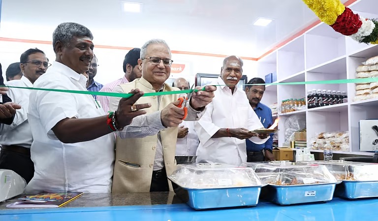 மானிய விலையில் உணவகத்தை முதல்வர் ரங்கசாமி திறந்து வைத்தார்