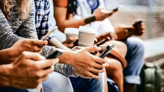 தடுமாறும் தலைமுறைகள்.