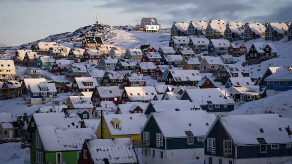 கடும் பனிப்பொழிவு ; டென்மார்க்கில் முடக்கம்