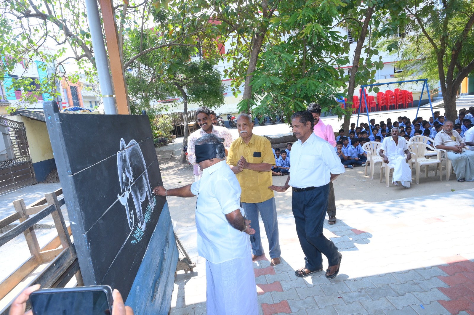 சீர்காழி சபாநாயக முதலியார் இந்து மெட்ரிக் பள்ளியில் தாத்தா பாட்டிகள் தின விழா