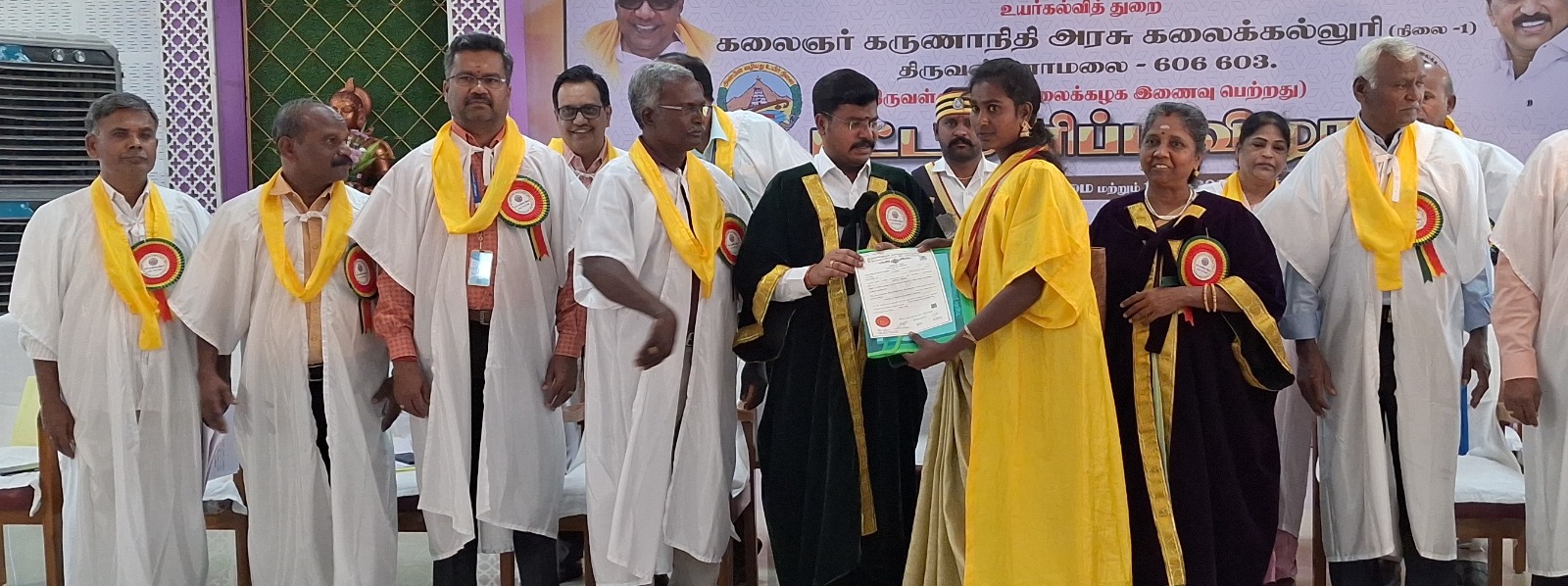 கலைஞர் கருணாநிதி அரசு கலை கல்லூரியில் நேற்று நடந்த பட்டமளிப்பு விழா