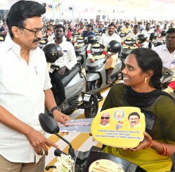 திண்டிவனத்தில் நேற்று நடந்த அரசு விழா