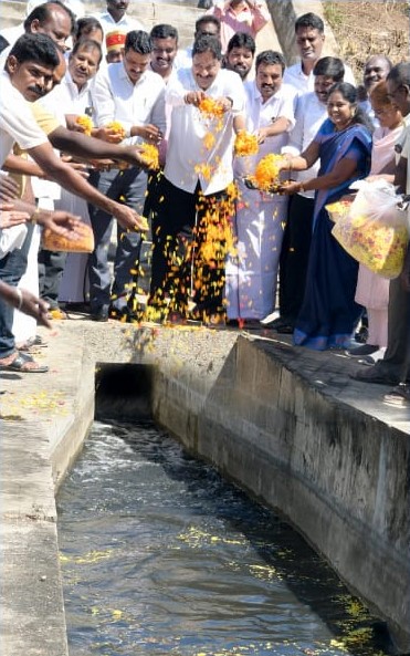 கிருஷ்ணகிரியில் விவசாயத்துக்காக பாம்பாறு அணையில் தண்ணீர் திறக்கப்பட்டது