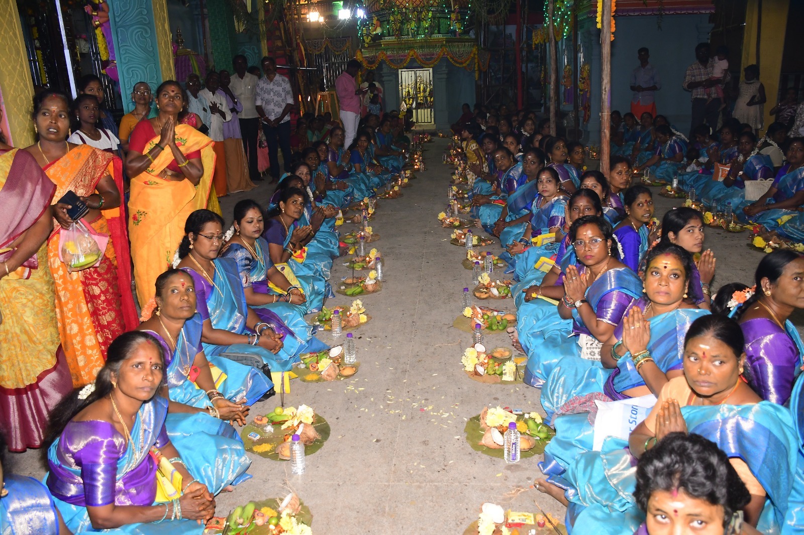 சேமத்தம்மன் கோவிலில் நடந்த விளக்கு பூஜை