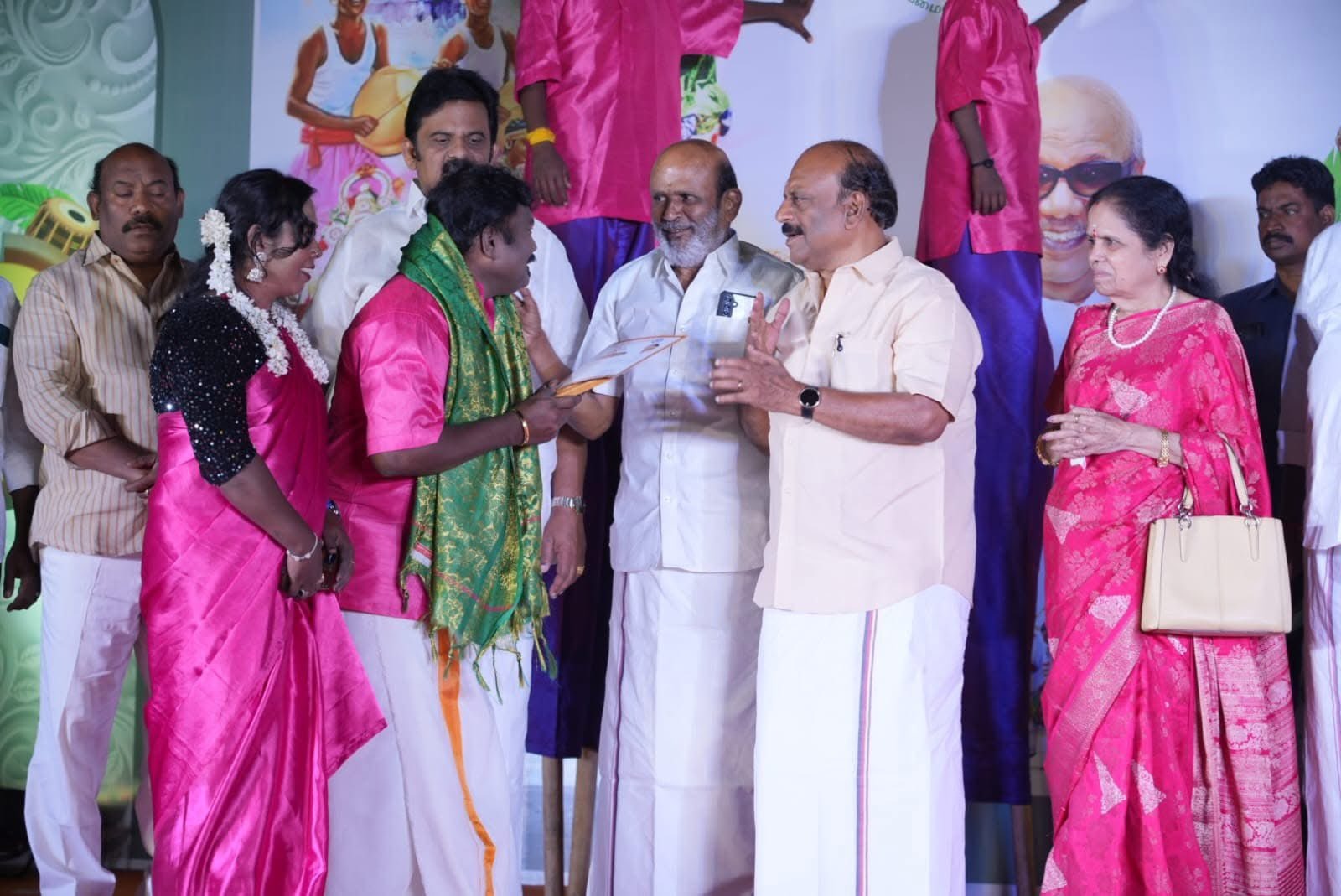 ஆலந்தூர் தொகுதியில் தமிழ்நாடு இயல் இசை நாடக மன்றத்தின் சார்பில் நடைபெற்ற கலைச் சங்கமம் நிகழ்ச்சி