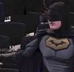 கலிபோர்னியா நகர சபைக்கு ‘பேட்மேன்’ உடை அணிந்து வந்து புகார் கூறிய நபரால் பரபரப்பு