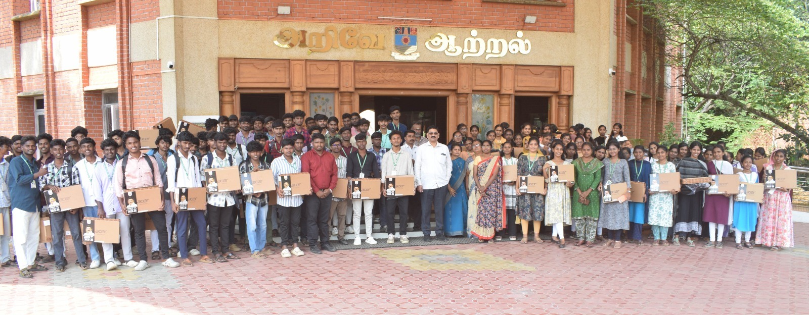 மனோன்மணியம் சுந்தரனார் பல்கலைக்கழகத்தில் மாணவ, மாணவிகளுக்கு இலவச மடிகணினி