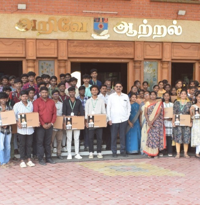 மனோன்மணியம் சுந்தரனார் பல்கலைக்கழகத்தில் மாணவ, மாணவிகளுக்கு இலவச மடிகணினி