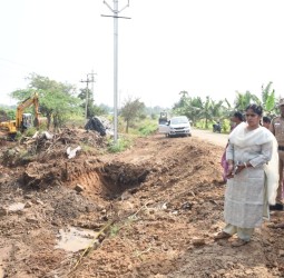 அரும்பாவூர் பெரிய ஏரியில் ரூ.3.41 கோடி மதிப்பீட்டில் அகலப்படுத்தி, புனரமைப்புப் பணி