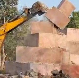 சத்தீஸ்கர் மாநிலத்தில் நக்சலைட் நினைவிடங்களை தகர்த்து வரும் சிஆர்பிஎப்