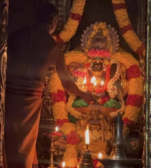 உக்கல் அருள்மிகு மடாவளம்ஸ்ரீ காமாட்சி அம்பாள் கோயிலில் மகா ஆரத்தி தரிசனம்: