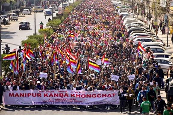 மணிப்பூா் ஒருமைப்பாடு: ஆயிரக்கணக்கானோா் பேரணி