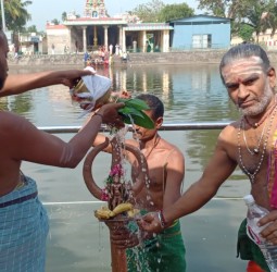 அஸ்திரதேவருக்கு நேற்று சிறப்பு அபிஷேகம்
