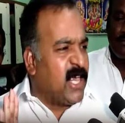 எங்களுக்கு மரியாதை கொடுக்காவிட்டால் திருப்பி அடிப்போம்: மாணிக்கம் தாகூர்  விஜய்யுடன் கூட்டணி: நிர்வாகிகள் ஆவேசம்