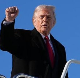 ஈரானை அச்சுறுத்தும் வகையில் 2-வது போர்க் கப்பலை அனுப்ப ட்ரம்ப் திட்டம்