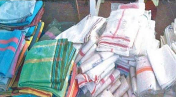 ஈரோட்டில் வீட்டினுள் பதுக்கி வைத்திருந்த 5,500 விலையில்லா வேட்டி, சேலைகள் பறிமுதல்