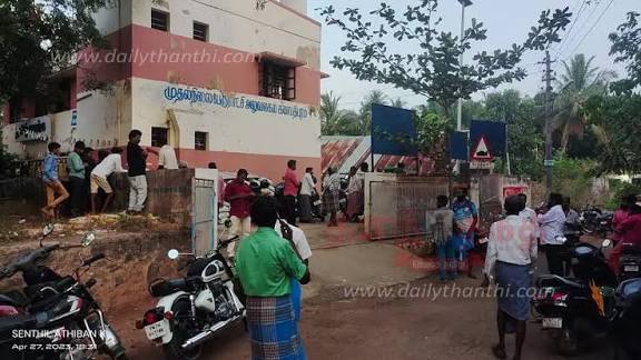 களியக்காவிளை பேரூராட்சியில் வளர்ச்சிப் பணிகள் பாதிப்பு சிபிஎம் உறுப்பினர் உள்பட 10 பேர் ஆட்சியரிடம் மனு