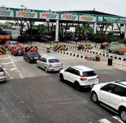 ஏப்ரல் 1 முதல் அதிரடி: டோல்கேட்டில் இனி 'கேஷ்' செல்லாது! மீறினால் 1.25 மடங்கு அபராதம்!