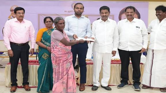 கடலூரில் 650 பேருக்கு இலவச வீட்டுமனைப் பட்டா: கலெக்டர் சிபி ஆதித்யா வழங்கினார்