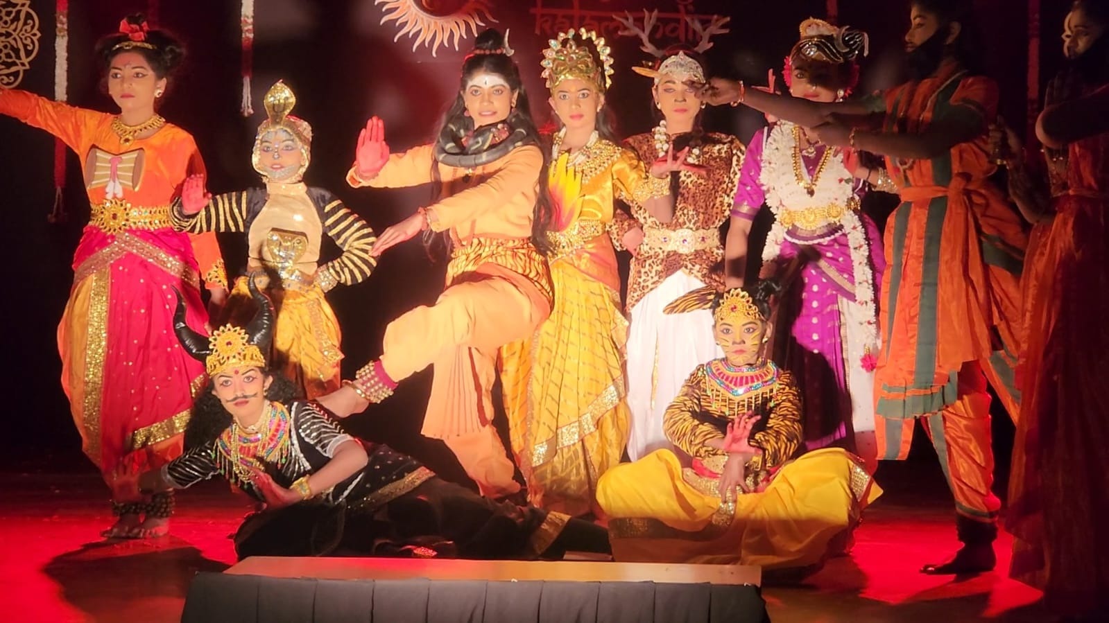 ஆம்பூர் வர்த்தக மையத்தில் நேற்று நடந்த நிருத்யாஞ்சலி விழா