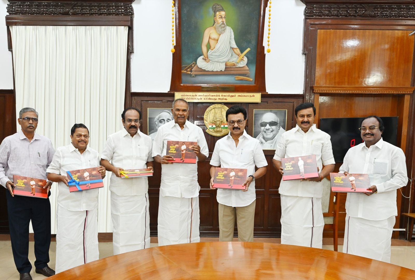 முதல்வர் ஸ்டாலின் எழுதியுள்ள "ததும்பும் தமிழ்ப் பெருமிதம்" நூல் வெளியீட்டு