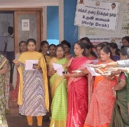 கலெக்டர் அழகுமீனா தலைமையில் உலகத் தாய்மொழி தின உறுதிமொழி